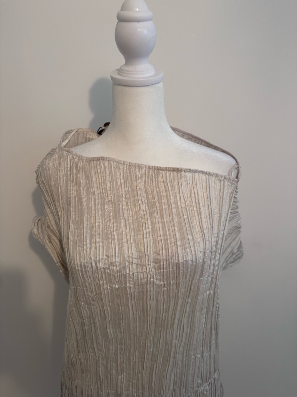Massimo Dutti Champagne Pleated Blouse - Picture 2 of 8